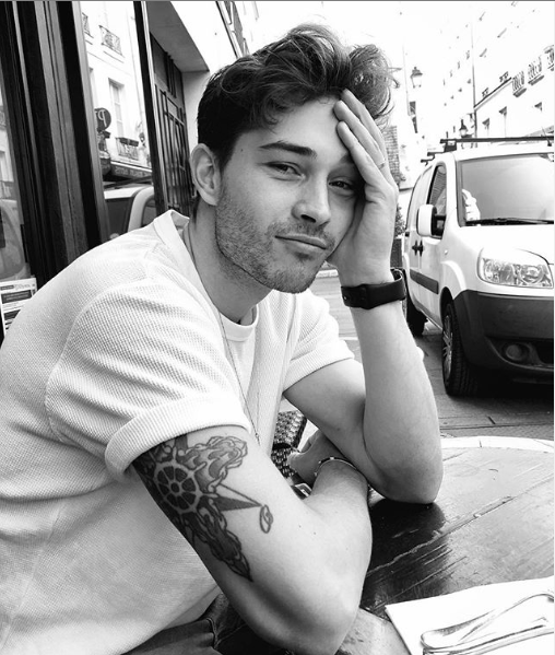 巴西超模「chico」迷人电眼,精壮腹肌每张照片都能当桌布