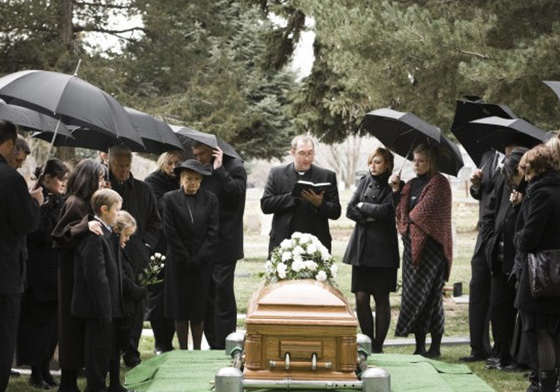 橫死年輕人睜眼看自己的喪禮 這不是鬼故事是真的在流行的奇特喪禮 死人 哭泣 屍體 大體 告別式 生活發現 妞新聞niusnews